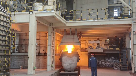 12.5MVA Rata-rata-Rendah Karbon Ferromanganese Electric Ladle Refining Furnace 45 Ton Kapasitas 380V 50Hz 3-Phase Steel Shell